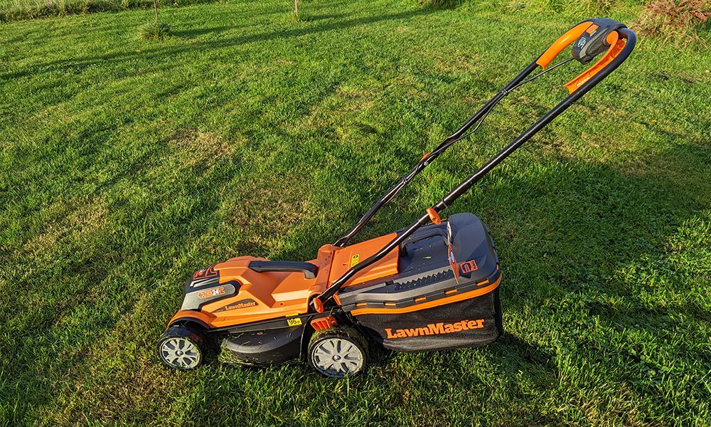 LawnMaster 24V 34cm Cordless Lawnmower Review