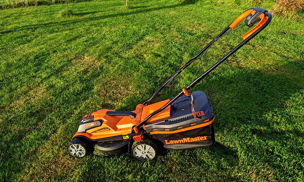 LawnMaster-24V-34cm-Cordless-Lawnmower-Review