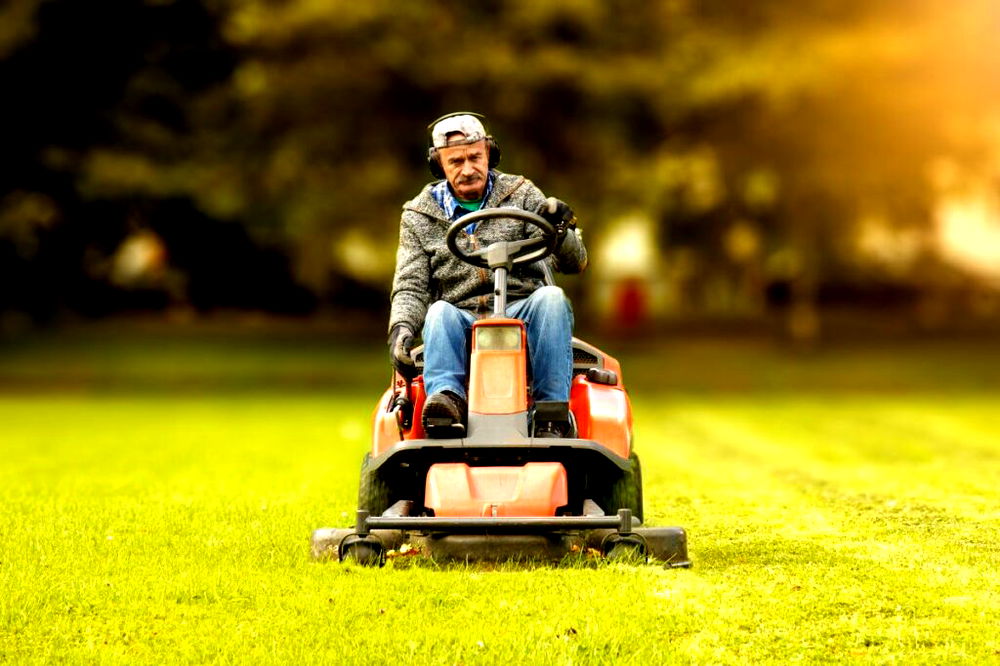 15 Reasons Why Your Petrol Lawn Mower Keeps Cutting Out!