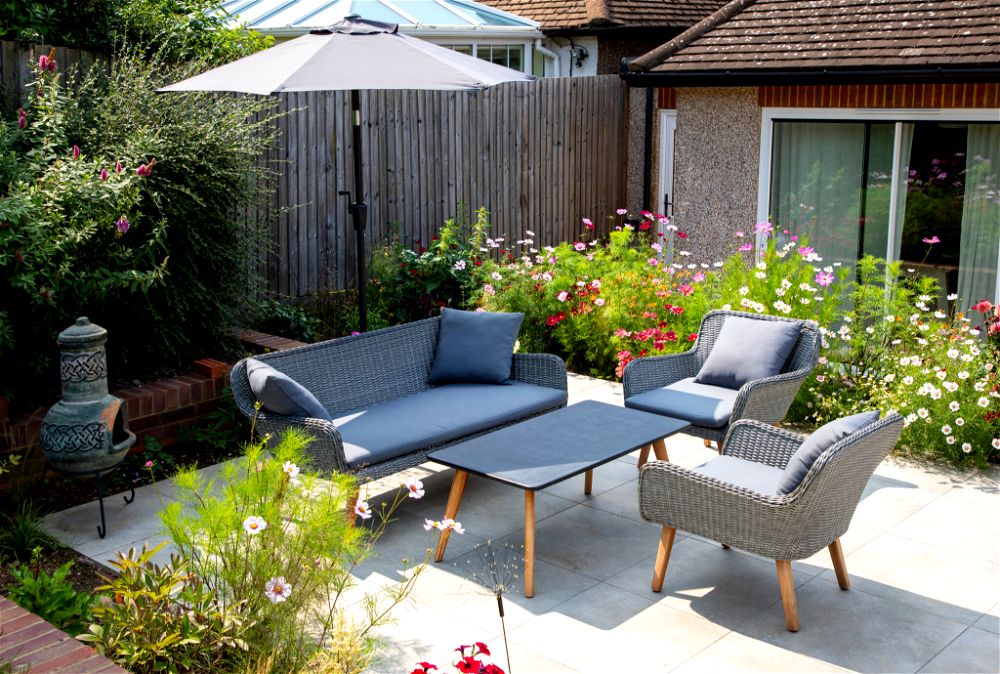 30 Simple Front Garden Ideas UK (Cheap & Low Maintenance)