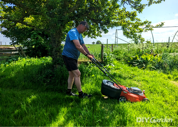 Flymo EasiStore 340R Li Cordless Rotary Lawn Mower Review - Manoeuvrability