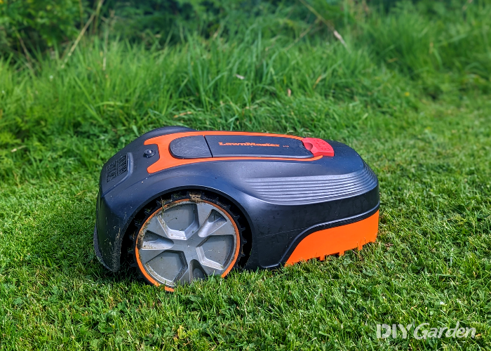 LawnMaster L12 Robotic Lawnmower Review - Design